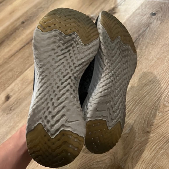 Nike Kids Epic React Flyknit, size 6.5Y - Picture 4 of 5